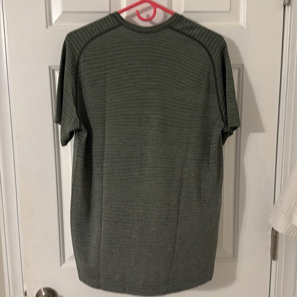 Lululemon metal vent tech tee - Picture 2 of 4